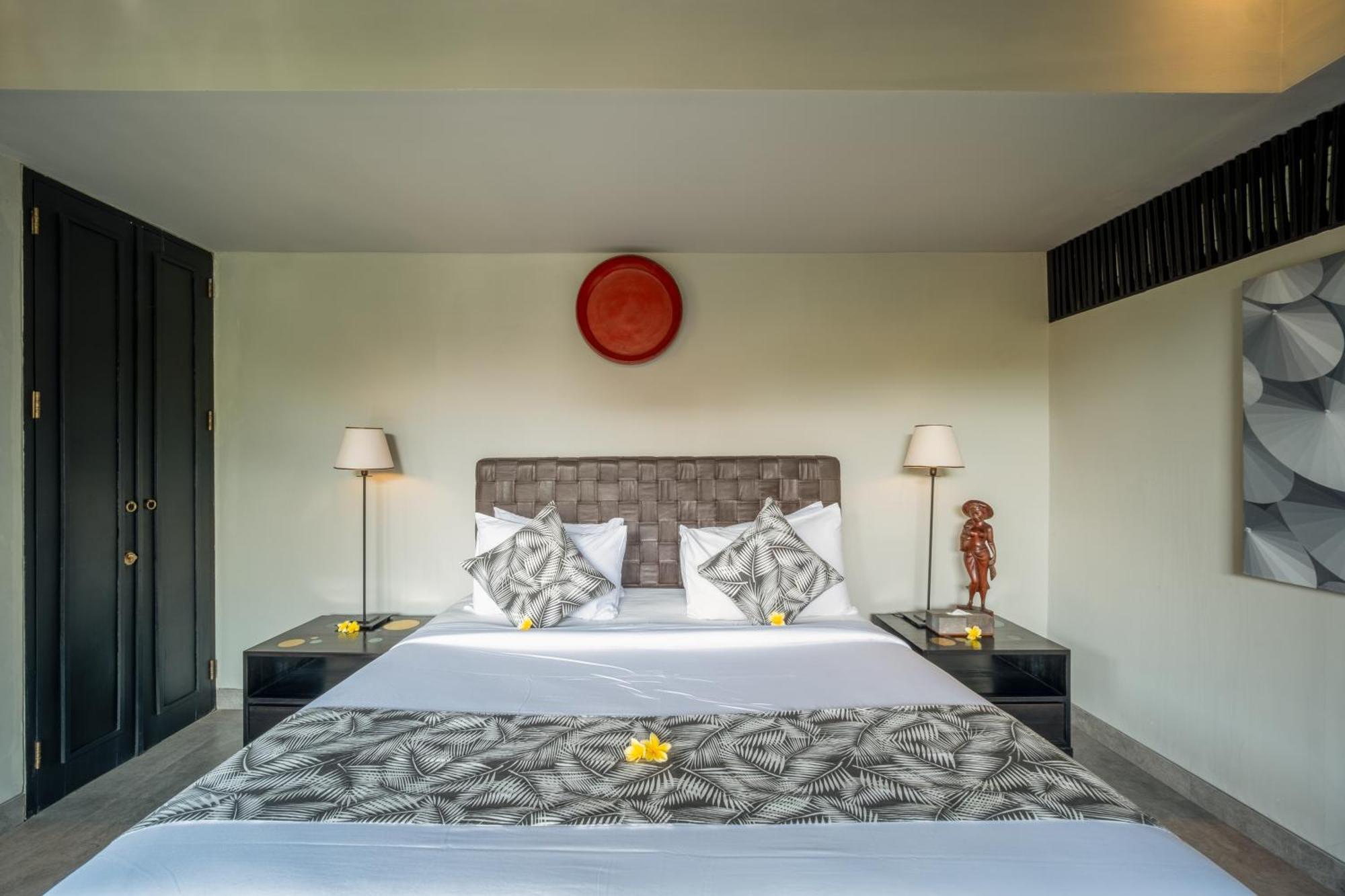 Villa De Suma - Fully Staffed Luxury Villa, Walk To The Beach! Семиньяк Экстерьер фото